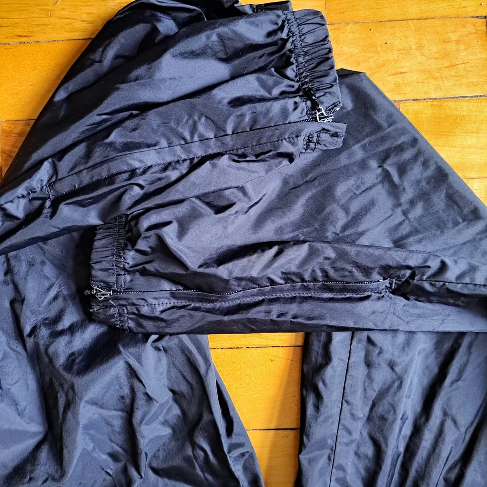 3/35$ Adidas Girls Track Pants | Size Medium (10โ12) | Black Nylon Windbreaker - Picture 3 of 7